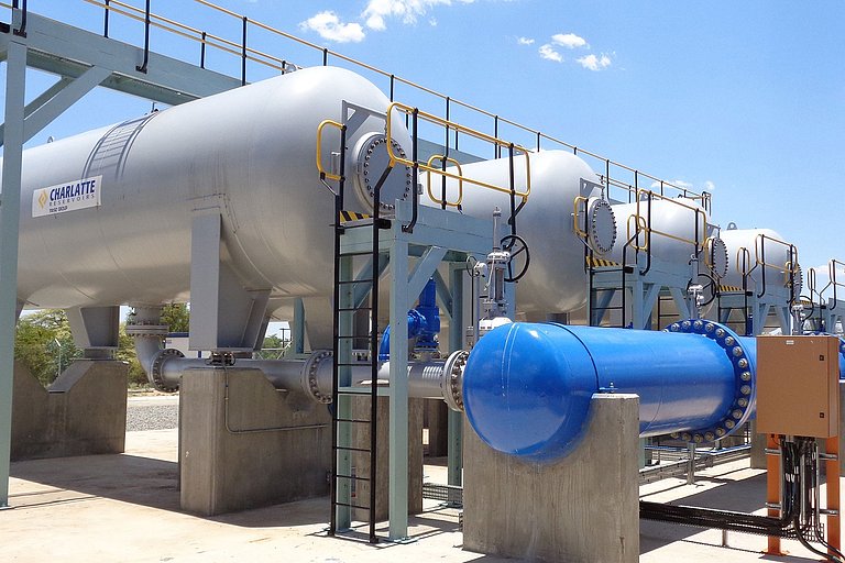 Verbaute Wassertechnik im Freien