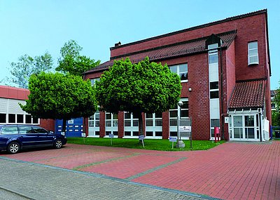 Erstes Firmengebäude von Hennlich HCT